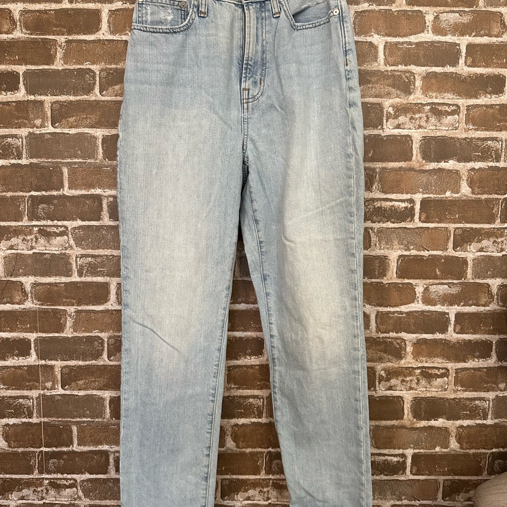 Madewell The Curvy Perfect Vintage Jean-Light Blue. Size 24
